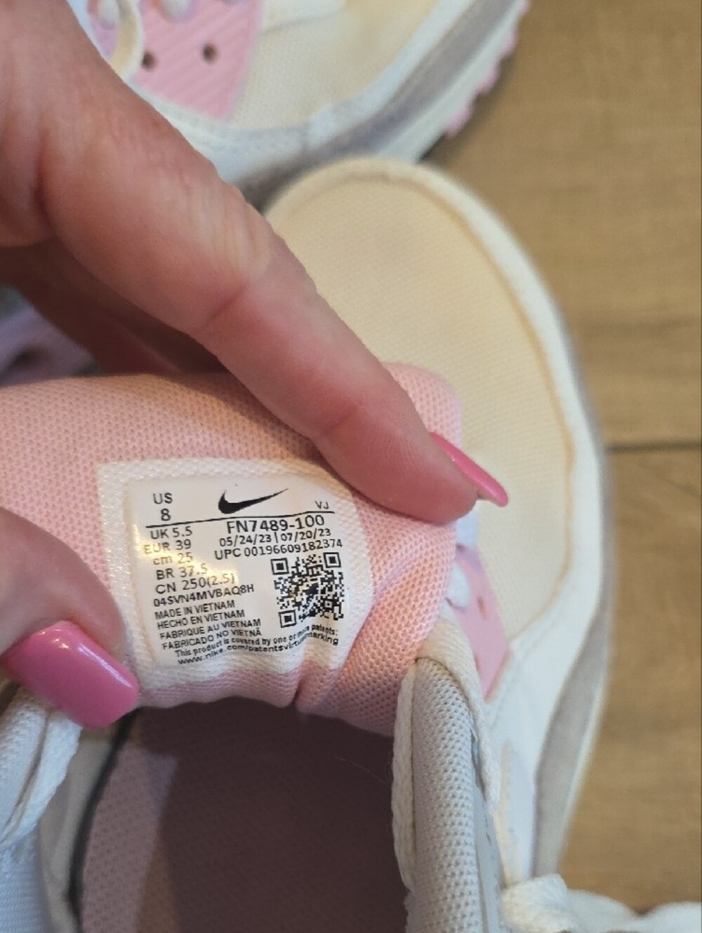 Nike Air Max Excee Sneakers in White, Pink & Gray SZ 8 - Picture 7 of 7
